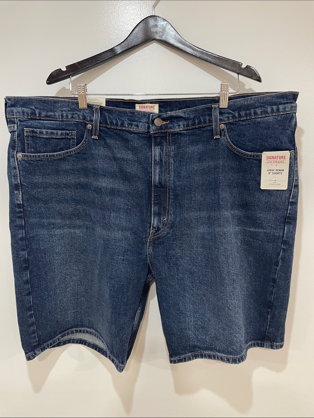 Men’s Signature by Levi Strauss denim shorts 44w 9 inch inseam new